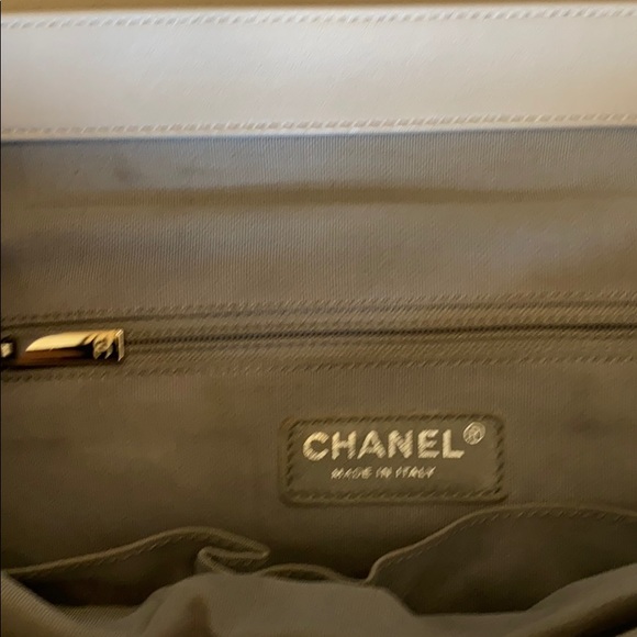 ‼️SOLD‼️💯% Authentic Chanel chain around bag - Picture 7 of 11